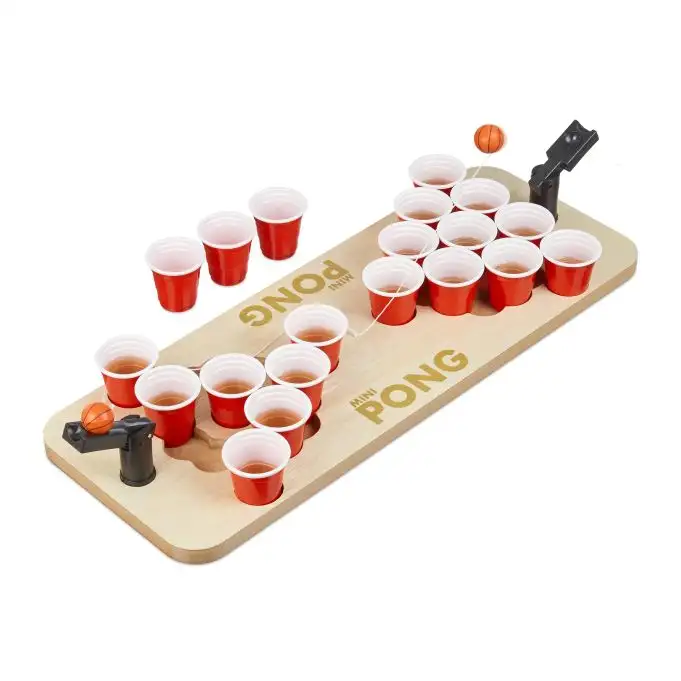 Mini Beer Pong med röda koppar
